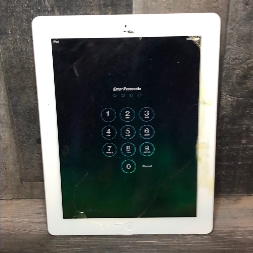 iPad 2 *cracked screen